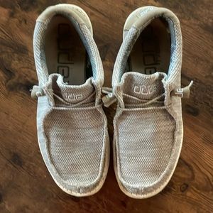 Men’s hey dude shoes size 9